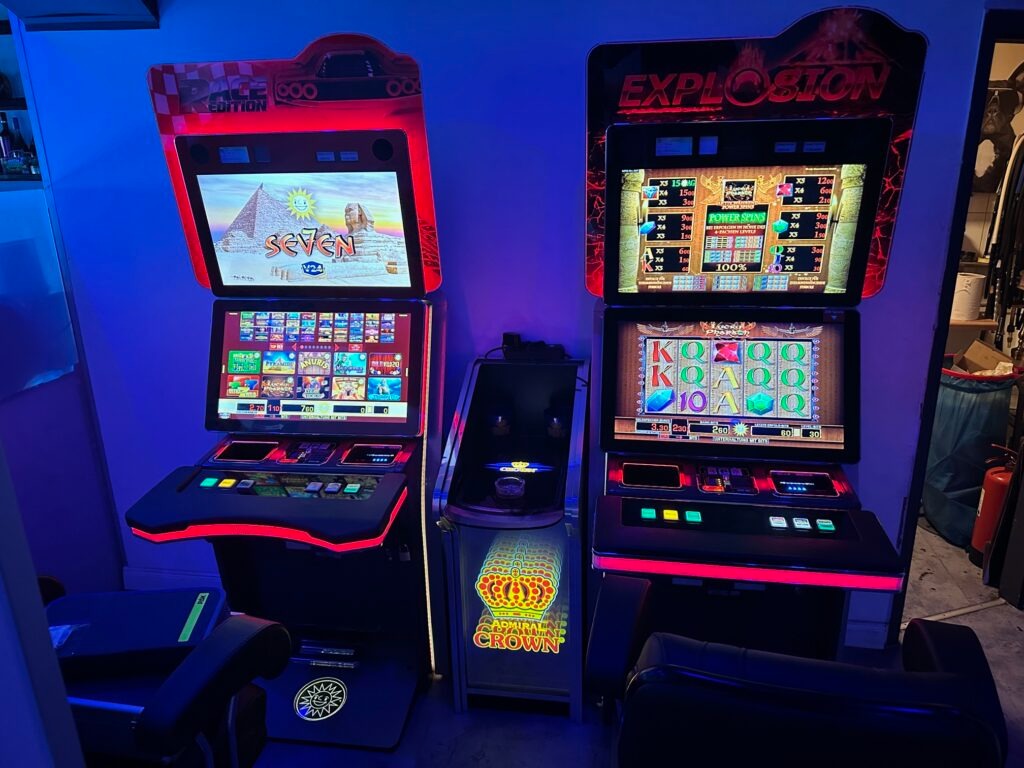 EDITION und EXPLOSION Automaten mit blauer LED-Beleuchtung